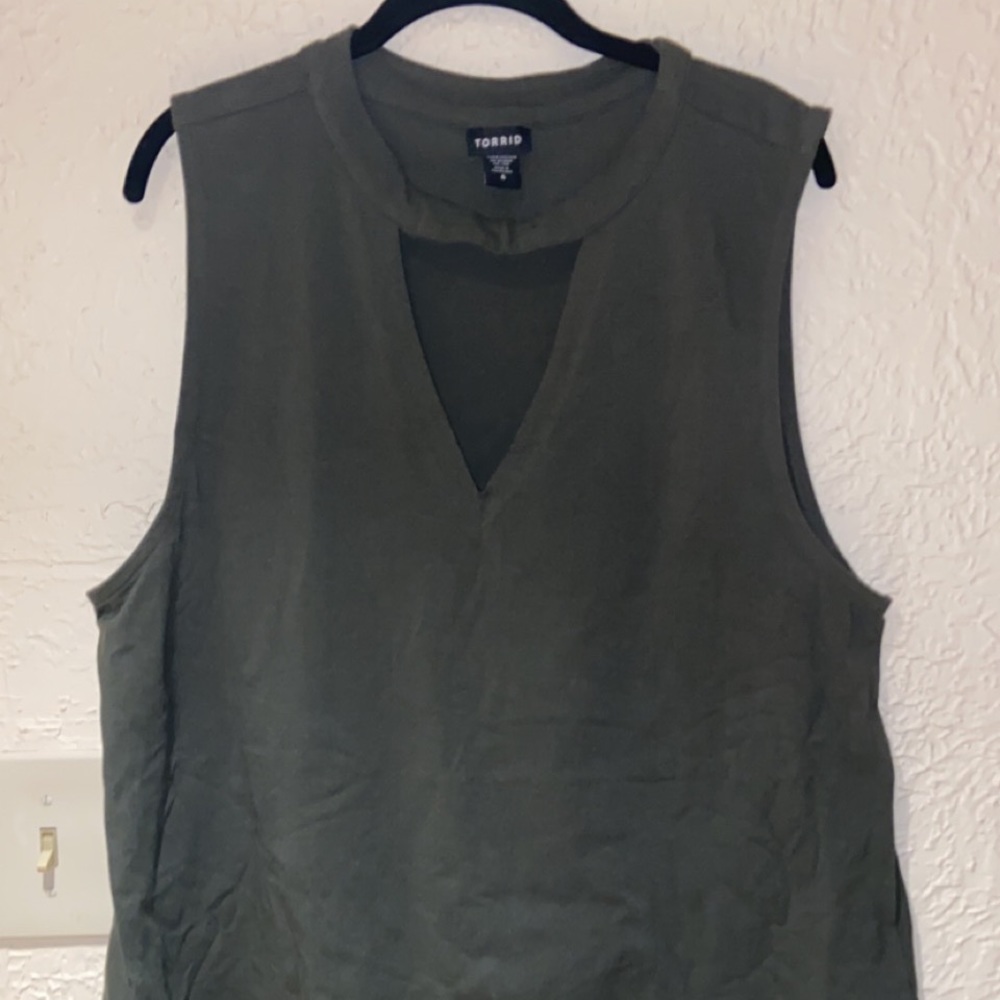 Green Tank Top with a key hole neck Size 4 Torrid